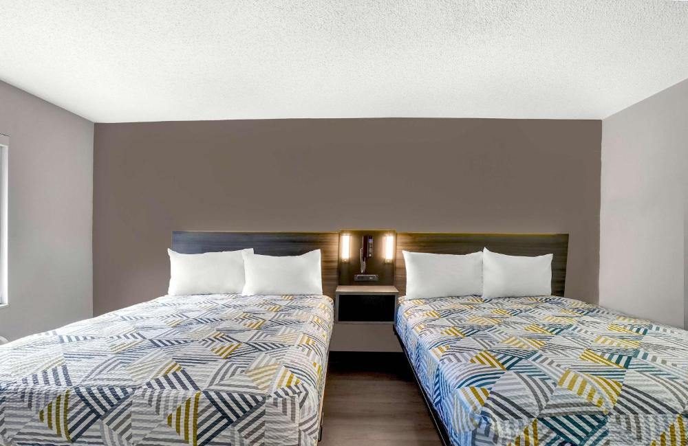 Deluxe Queen Room with Two Queen Beds - Non-Smoking interior